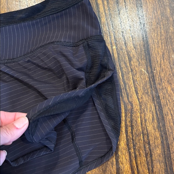 Blk/gold lululemon shorts - Picture 7 of 8
